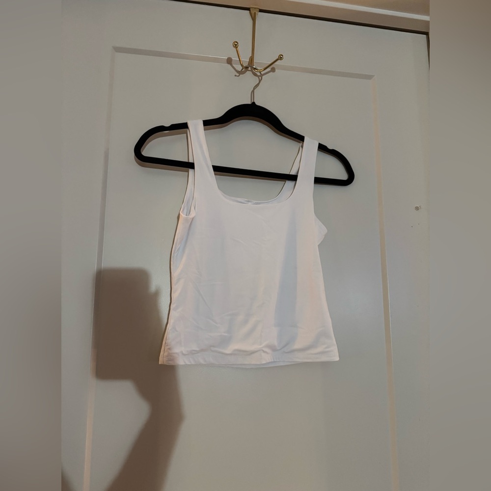 AKIRA The Perfect White Crop-Top